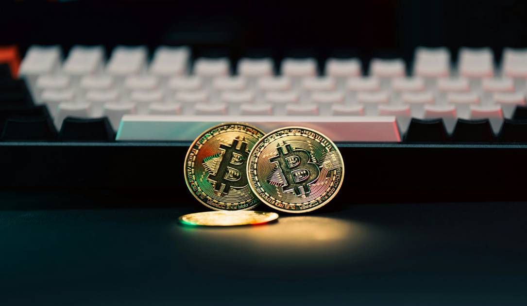 Imagen de la noticia: Blanqueador de dinero para ladrones de criptomonedas condenado a 5 años (The Record Cybersecurity)