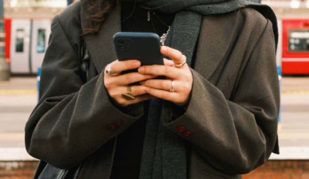 Russia-linked hackers use advanced iPhone exploit to target Ukrainians