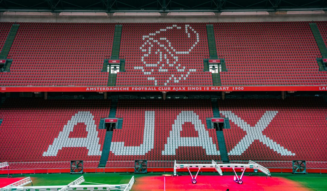 Imagen de la noticia: La policía holandesa arresta a un hombre por ciberataque en el club de fútbol Ajax (The Record Cybersecurity)