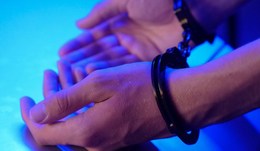 Imagen de la noticia: Alleged ShinyHunters member reportedly detained in Jordan, assisting law enforcement (The Record Cybersecurity)