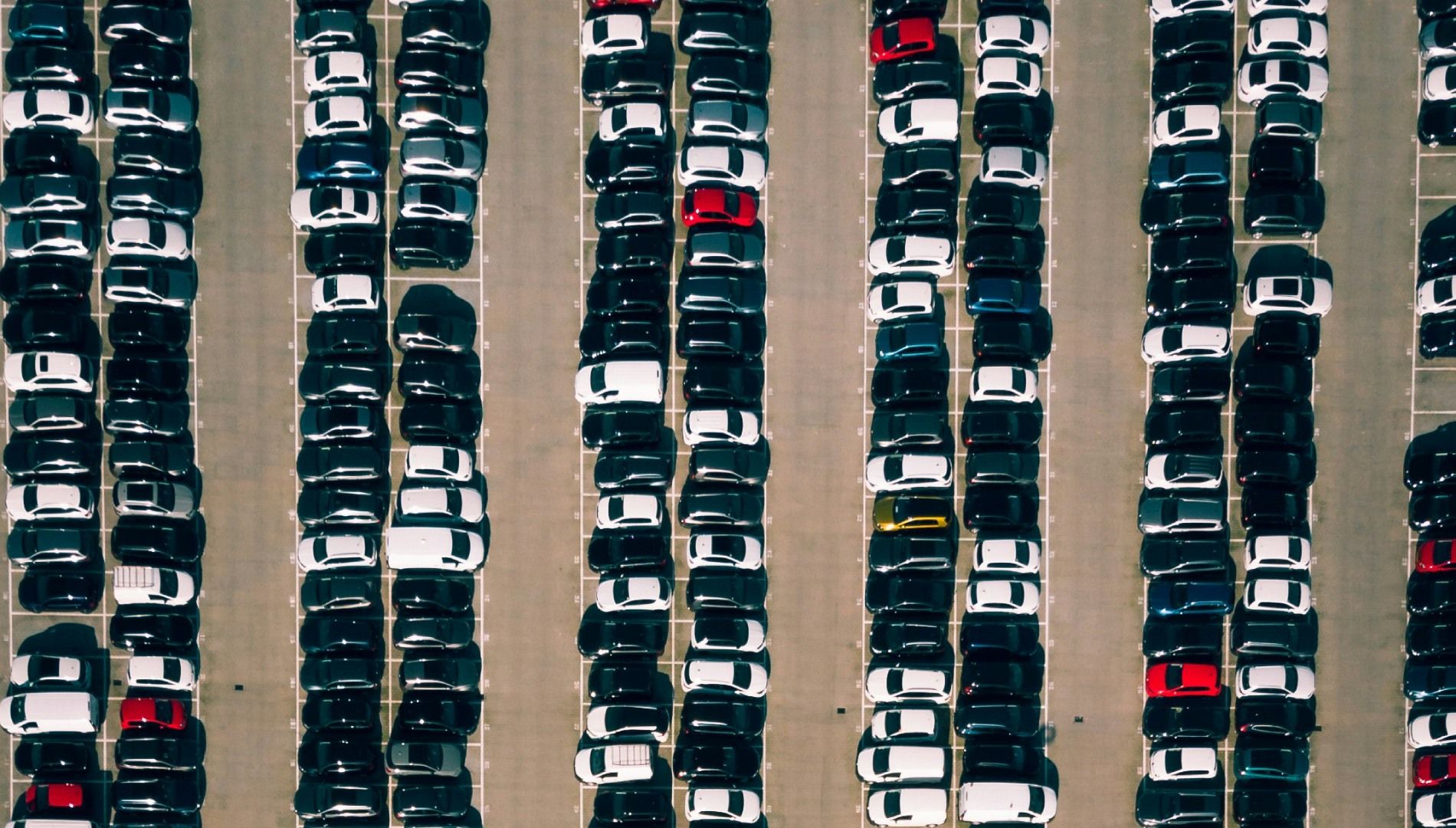 Imagen de la noticia: Automakers routinely share personally identifiable connected-car data with third parties, report says (The Record Cybersecurity)