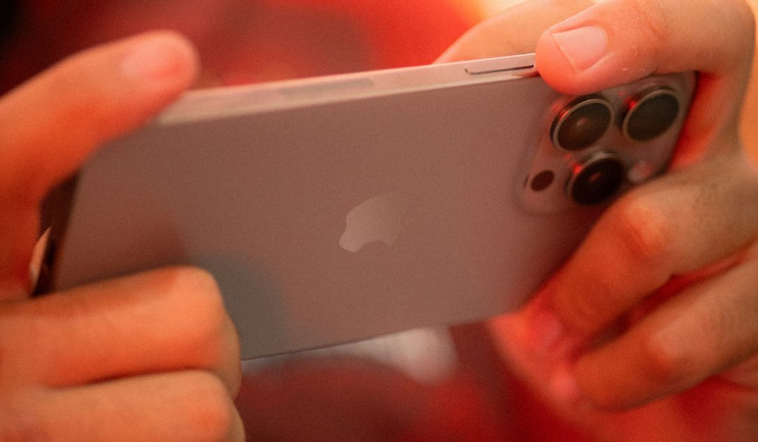 Cover image for Apple rolls out age verification to UK iPhone users