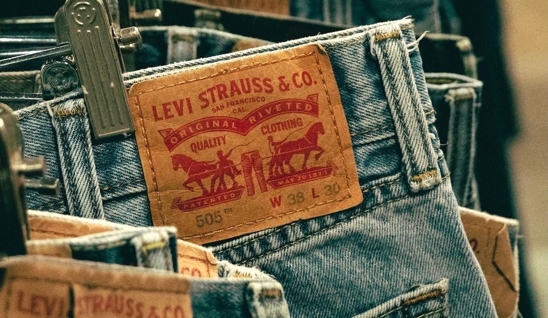 Imagen de la noticia: Levi Strauss dice que los piratas informáticos violaron las computadoras de los empleados y accedieron a datos corporativos (The Record Cybersecurity)