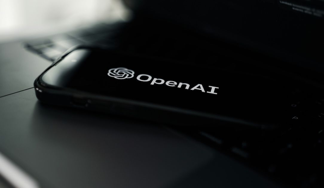Imagen de la noticia: OpenAI: los centros de estafas camboyanos utilizaron ChatGPT para atraer a ciudadanos indios y realizar fraudes de inversión (The Record Cybersecurity)