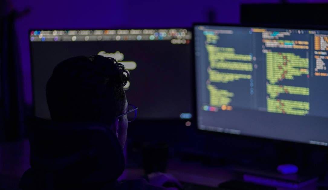 Russian-speaking hackers used gen AI tools to compromise 600 firewalls, Amazon says - threcord.media(cybercrime)