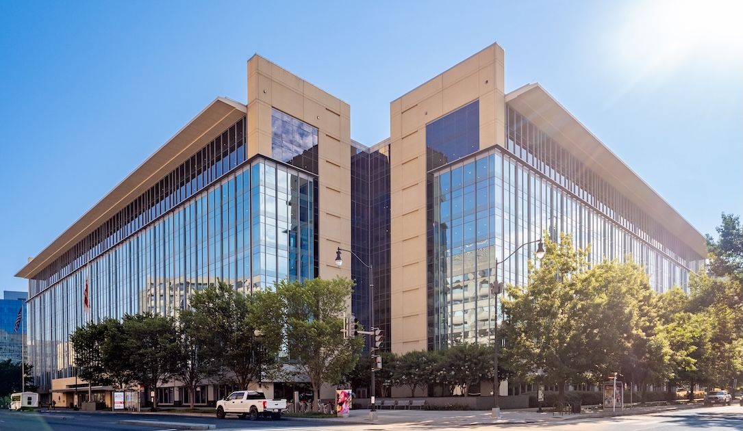 US banking regulator reports on ‘major’ cyber incident involving senior officials’ emails - threcord.media(cybercrime)