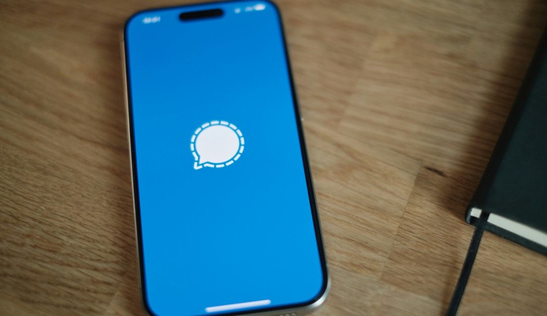 Russian state hackers spy on Ukrainian military through Signal app