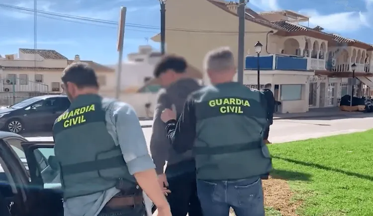 Spain arrests, WhatsApp scheme