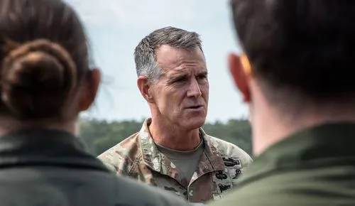 Army Lt. Gen. Joshua Rudd talks to U.S. Marines at the Royal Australian Air Force Base in Darwin, Australia, on July 29, 2025. Image: DOD / Cpl. Anita Ramos / Marine Rotational Force - Darwin 