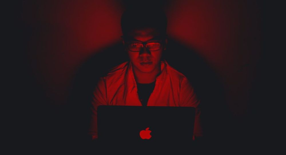 security-researcher-asian-china-macbook-apple