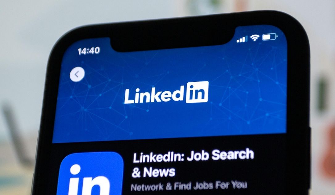 LinkedIn sued for allegedly training AI models with private messages without consent - threcord.media(tech)